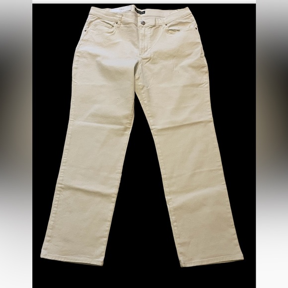 White jeans by LEE relaxed fit straight leg mid rise 16 M  NWT - Picture 1 of 2